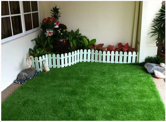 Ajardinando la hierba artificial al aire libre para las yardas residenciales 35m m