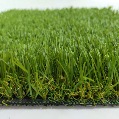 Patio trasero que ajardina el césped sintético de la hierba artificial para los acontecimientos 55m m PE 130/M